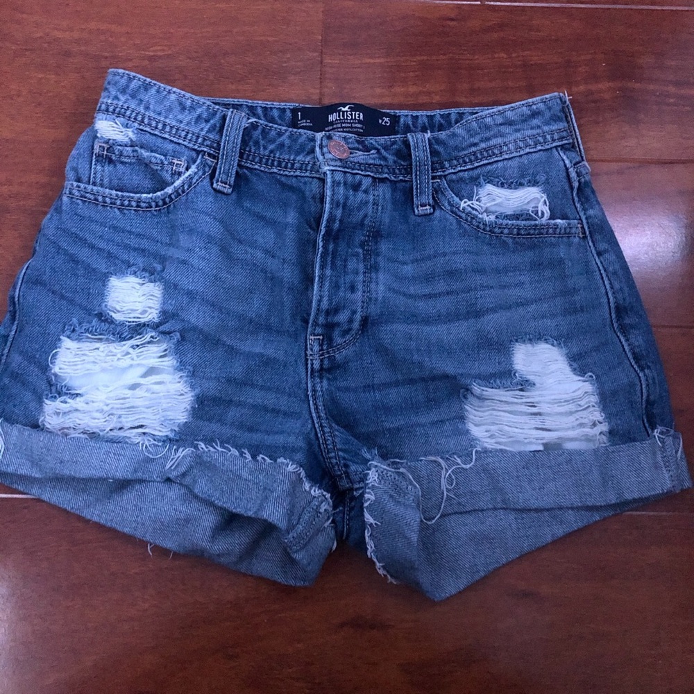Hollister Midrise Mom Shorts